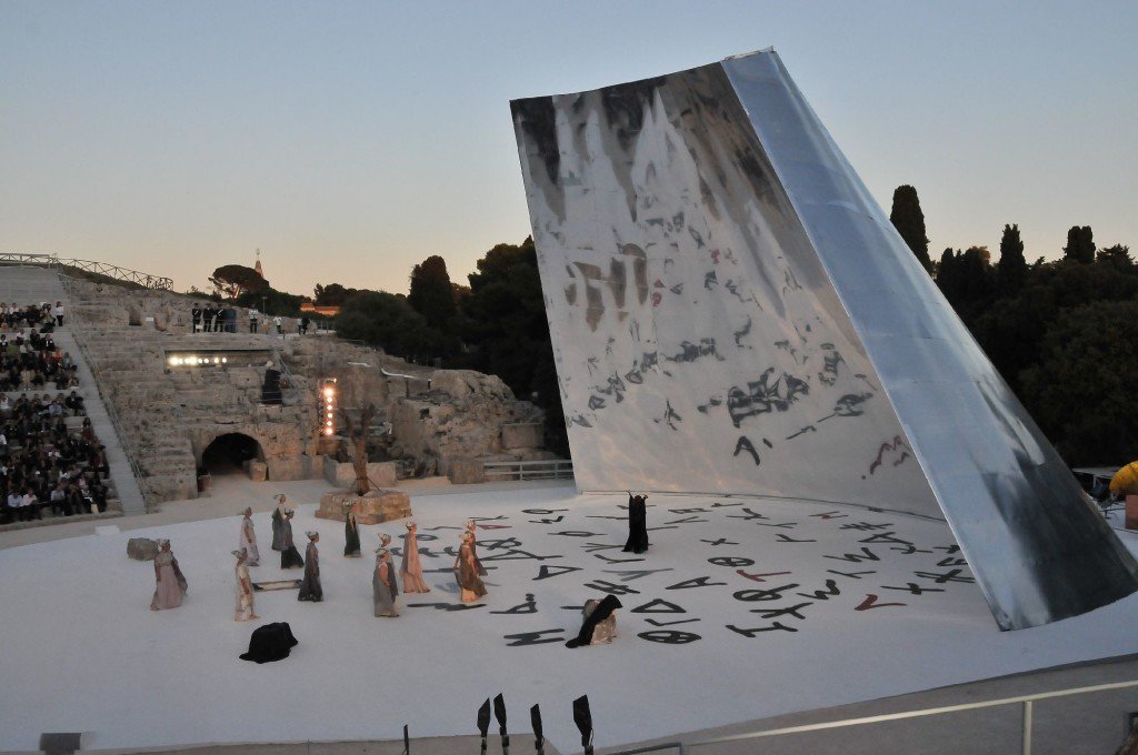 Euripide, "Medea", allestimenti scenici del Teatro Greco di Siracusa realizzati da Massimiliano e Doriana (Fuksas, 2009)